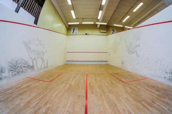 Das Squashpit ist mit sicherheit das kreativste der Münchner Squashcenter, hier gibt es Kunst in mehreren Squashcourts.